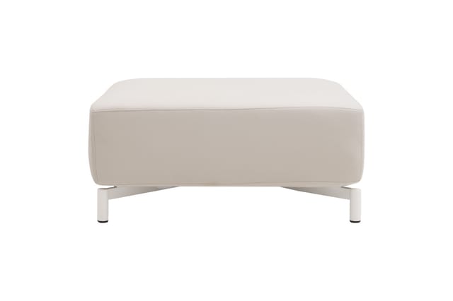 Beige/crème poef of voetenbankje met afgeronde hoeken en witte poten, frontaanzicht op witte achtergrond.